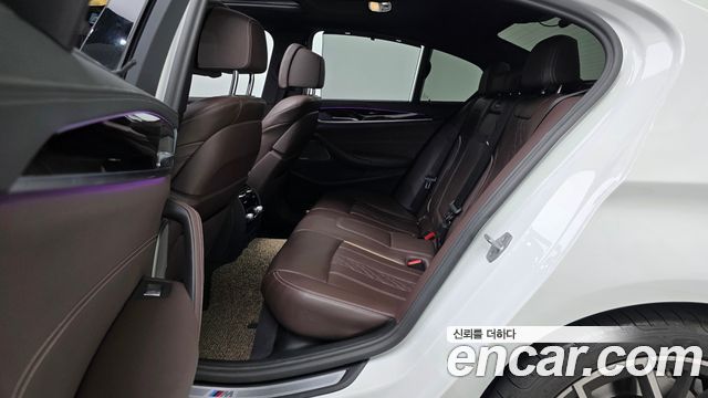 BMW 5-Series 2023 — photo 18