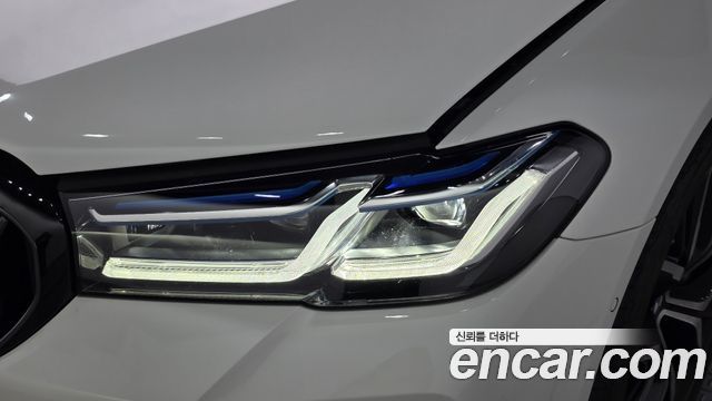BMW 5-Series 2023 — photo 8