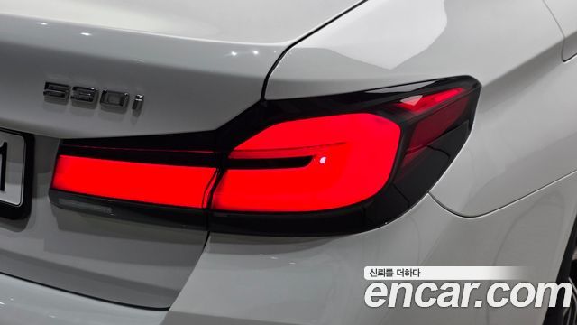 BMW 5-Series 2023 — photo 9