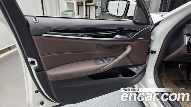 BMW 5-Series 2023 — photo 14