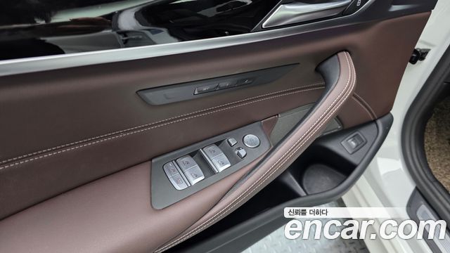 BMW 5-Series 2023 — photo 28
