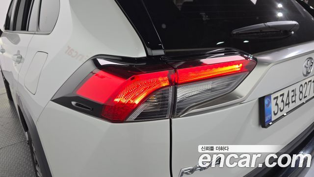 Toyota RAV4 2025 — photo 9