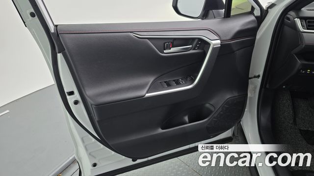 Toyota RAV4 2025 — photo 14