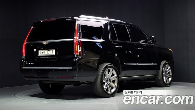 Cadillac Escalade 2017 — photo 2