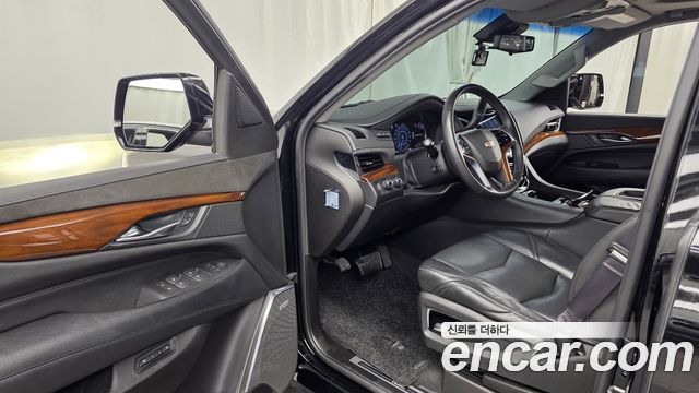 Cadillac Escalade 2017 — photo 10