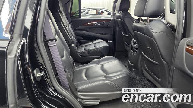 Cadillac Escalade 2017 — photo 12