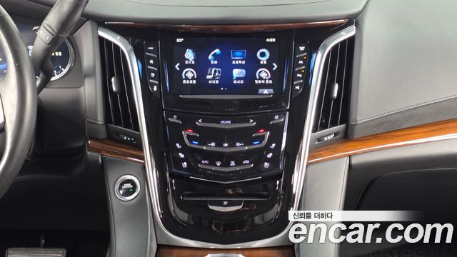 Cadillac Escalade 2017 — photo 13