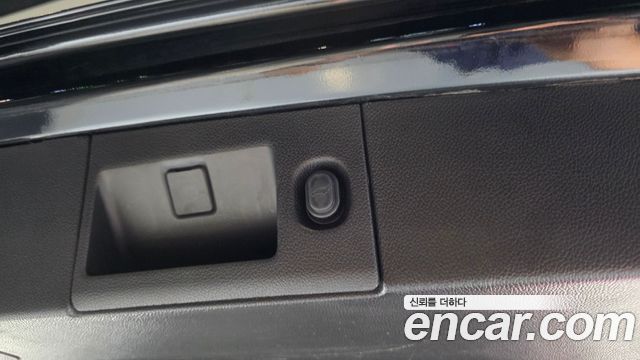 Cadillac Escalade 2017 — photo 17