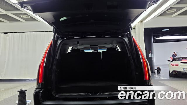 Cadillac Escalade 2017 — photo 18