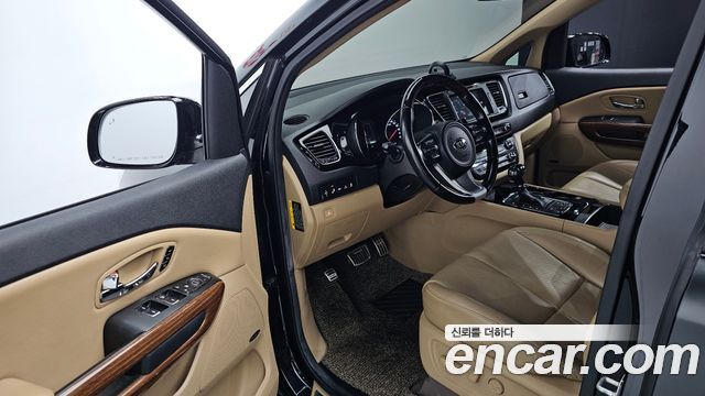 Kia Canival 2016 — photo 10