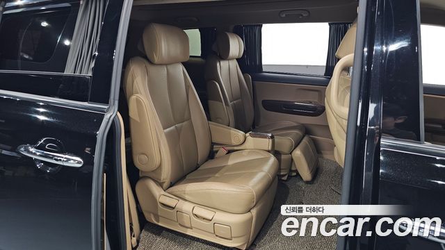 Kia Canival 2016 — photo 11