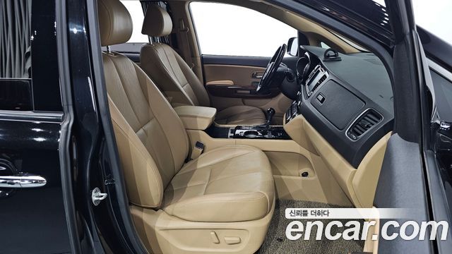 Kia Canival 2016 — photo 12
