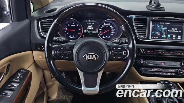 Kia Canival 2016 — photo 13