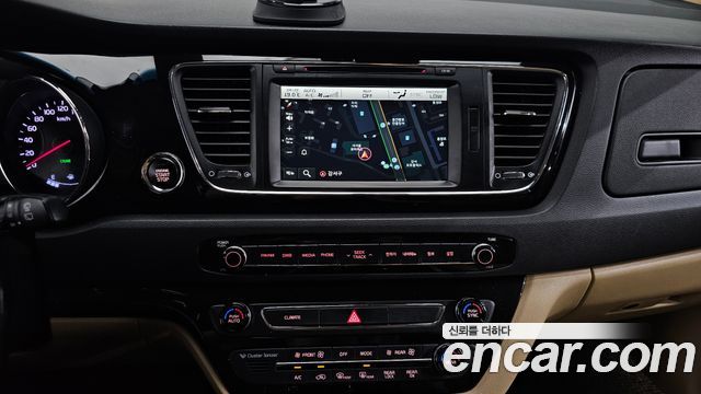 Kia Canival 2016 — photo 14