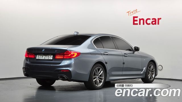 BMW 5-Series 2018 — photo 2