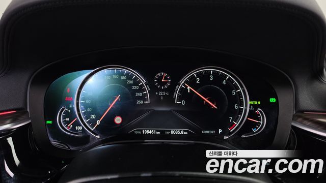BMW 5-Series 2018 — photo 8