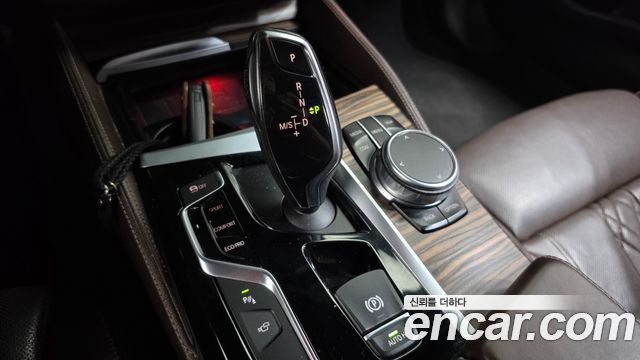 BMW 5-Series 2018 — photo 9