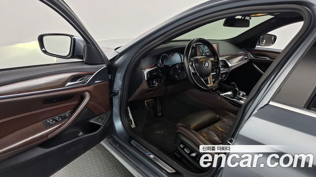 BMW 5-Series 2018 — photo 10