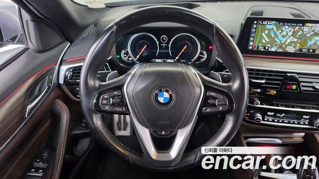 BMW 5-Series 2018 — photo 13