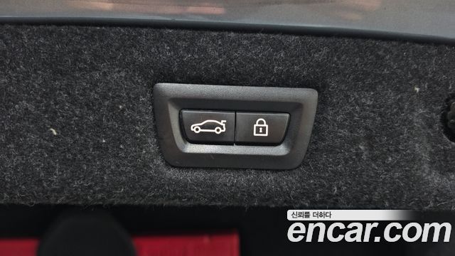 BMW 5-Series 2018 — photo 19