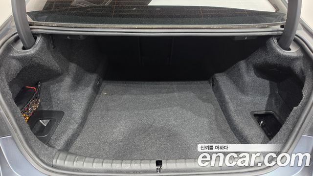 BMW 5-Series 2018 — photo 20