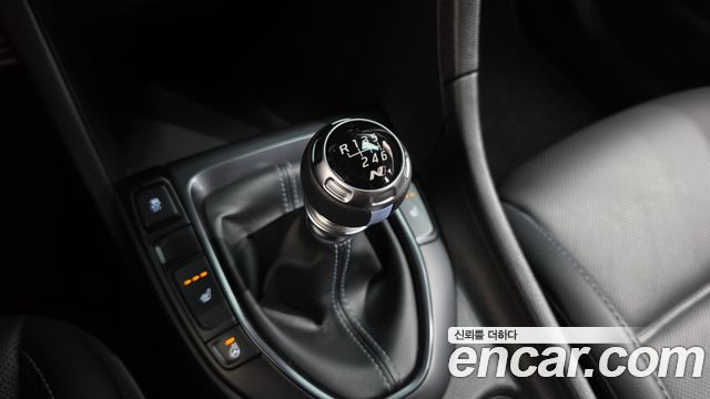 Hyundai Veloster 2020 — photo 12