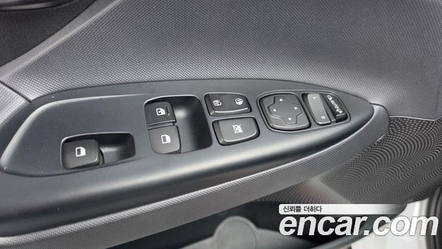 Hyundai Veloster 2020 — photo 28