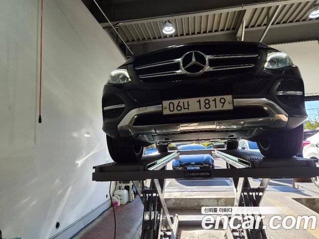 Mercedes-Benz GLE-Class 2018 — photo 1