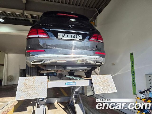 Mercedes-Benz GLE-Class 2018 — photo 2