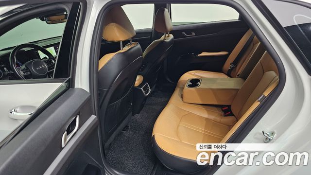 Kia K5 2023 — photo 11
