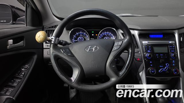 Hyundai Sonata 2011 — photo 13