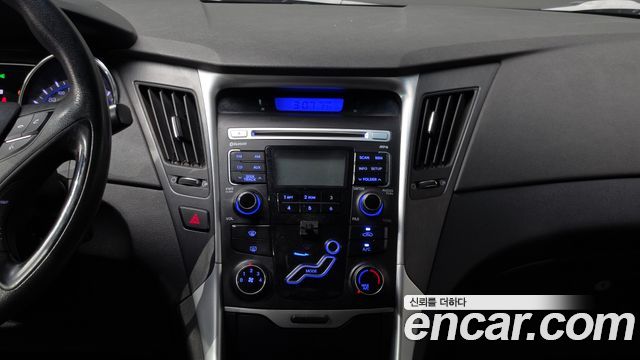 Hyundai Sonata 2011 — photo 14