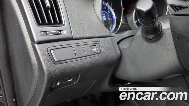 Hyundai Sonata 2011 — photo 18