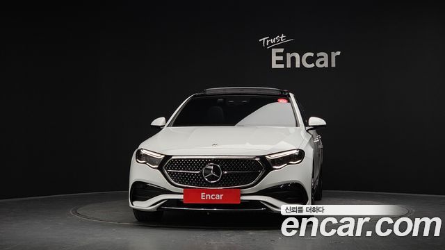 Mercedes-Benz E-Class 2024 — photo 3