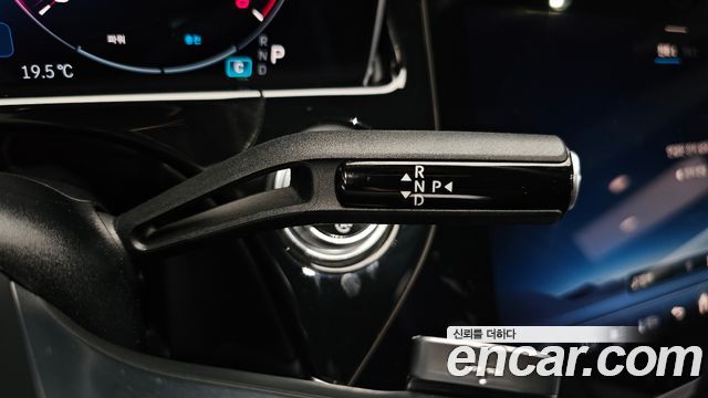 Mercedes-Benz E-Class 2024 — photo 12
