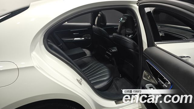 Mercedes-Benz E-Class 2024 — photo 18