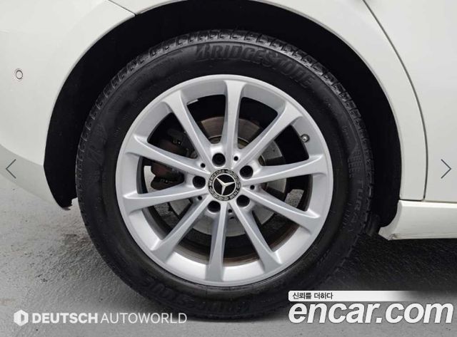 Mercedes-Benz A-Class 2020 — photo 5