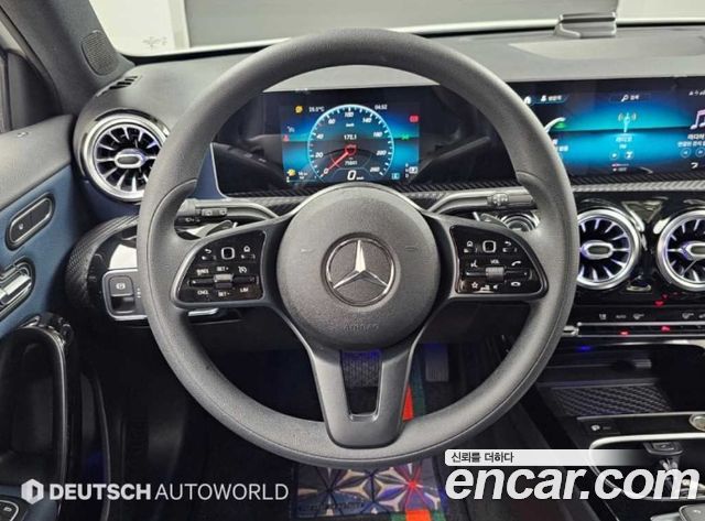 Mercedes-Benz A-Class 2020 — photo 13