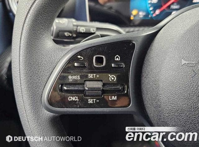 Mercedes-Benz A-Class 2020 — photo 18
