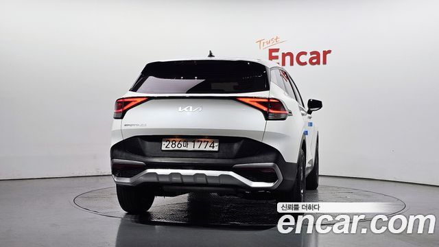 Kia Sportage 2023 — photo 4