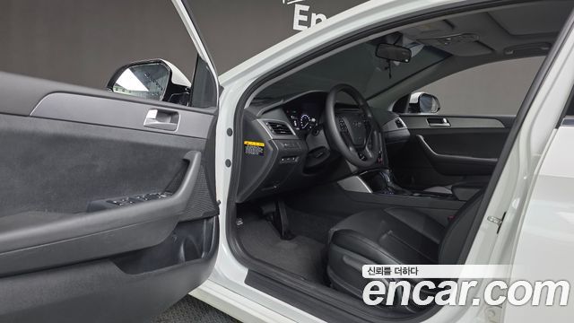 Hyundai Sonata 2016 — photo 13
