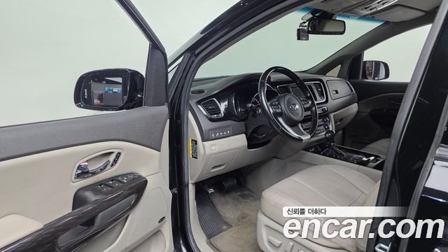 Kia Canival 2016 — photo 10