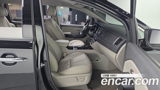 Kia Canival 2016 — photo 11