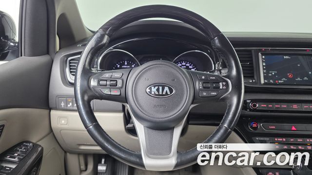 Kia Canival 2016 — photo 13
