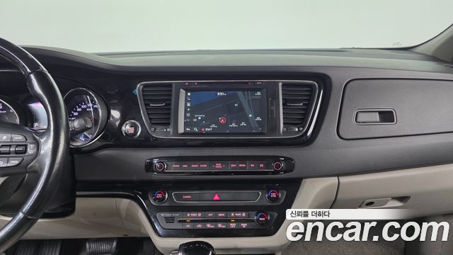 Kia Canival 2016 — photo 14