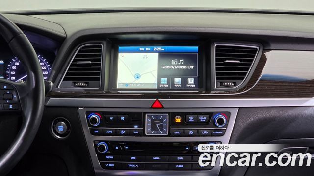 Genesis G80 2017 — photo 25