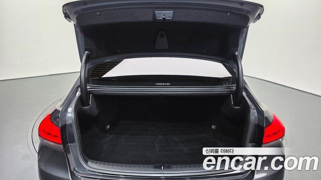 Genesis G80 2017 — photo 30