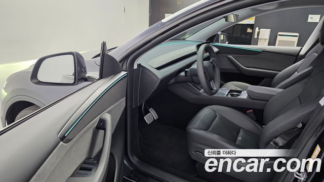 Tesla Model Y 2025 — photo 13