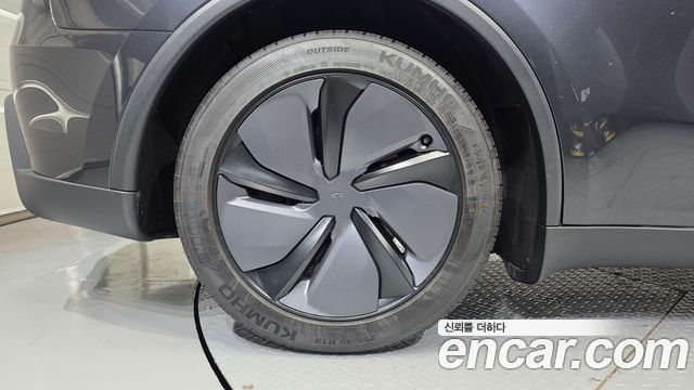 Tesla Model Y 2025 — photo 7