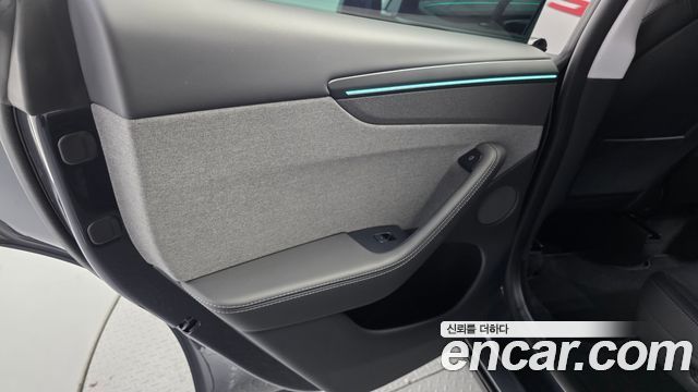 Tesla Model Y 2025 — photo 15